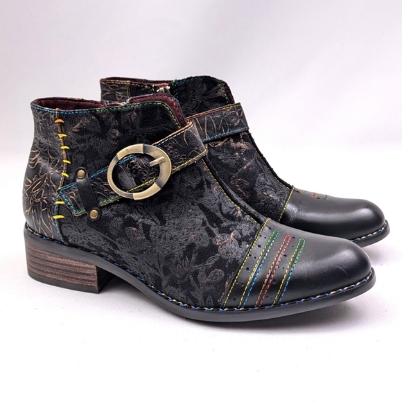 L'Artiste Georgiana Booties Leather & Fabric Buckle Strap Side Zip Black NWOT - Picture 1 of 16